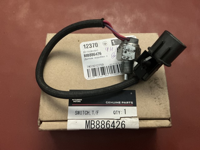 Датчик роздаткової коробки підвищеної/зниженої передачі MB886426 MITSUBISHI