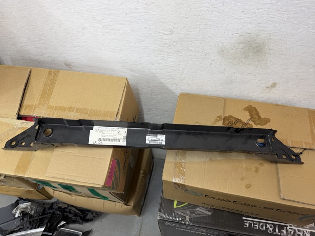 Підсилювач бампера 214965MP0B NISSAN
