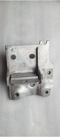 Кронштейн бампера переднього, правий 51117186514 BMW