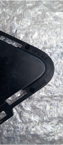 Решітка переднього бампера, права 51118062636 BMW