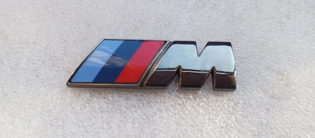 Емблема капота 51148058882 BMW