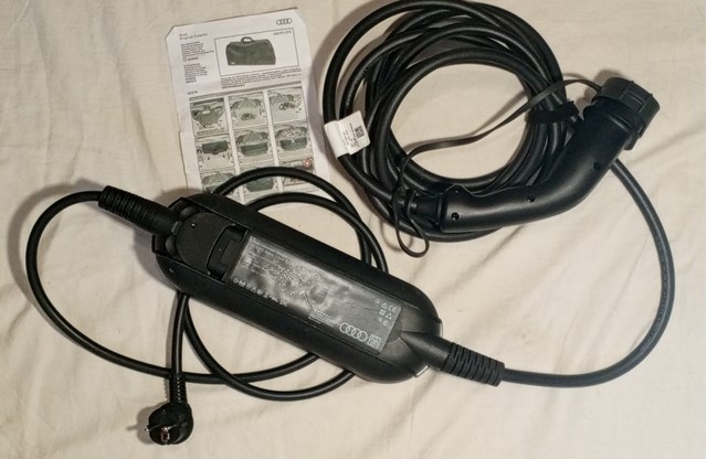 Кабель для заряджання електромобіля 8V4971675AS VAG