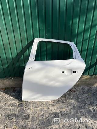 Двері пасажирськи задні ліві 31662586 VOLVO