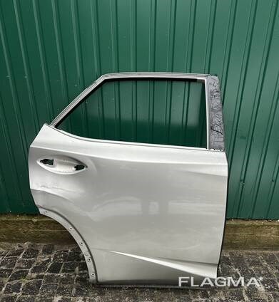 Двері пасажирські задні праві 6700348180 TOYOTA