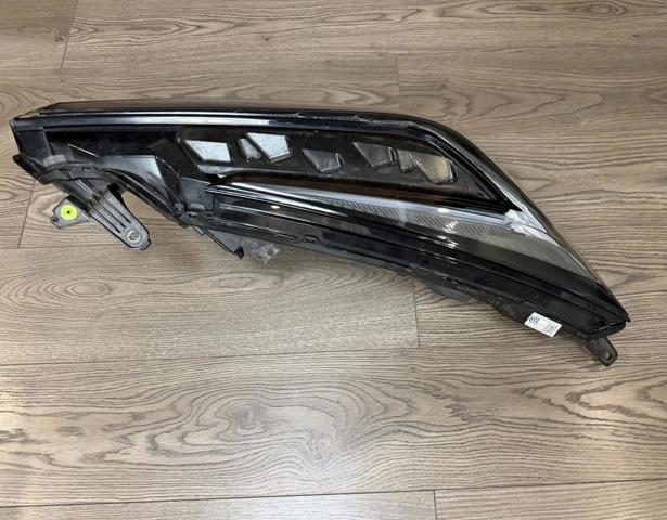 Фара передня права 81145F4240 TOYOTA