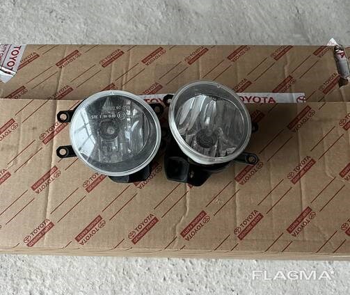 Протитуманка ліва 8122002110 TOYOTA