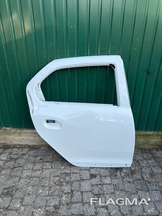 Двері задні в зборі 821005024R RENAULT