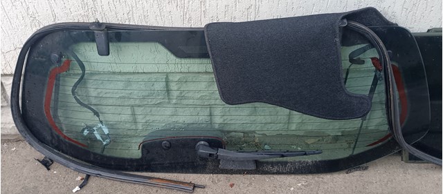 Скло третіх/п'ятих дверей 90300EA500 NISSAN