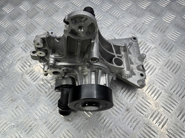 Помпа водяна, (насос) охолодження, в зборі з корпусом 11519453667 BMW