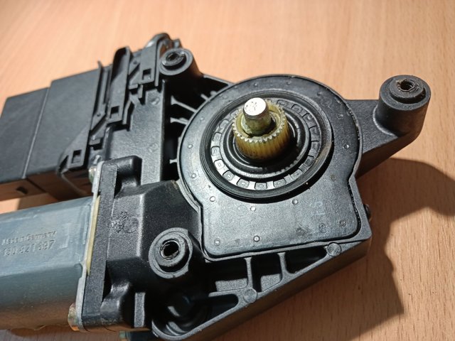 Привід ліфта задній 0130821697 VAG
