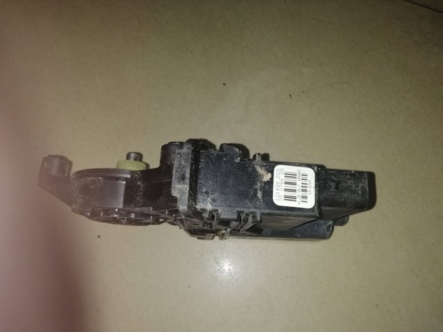 Мотор склопідйомника дверей задніх, лівих 0130821697 BOSCH