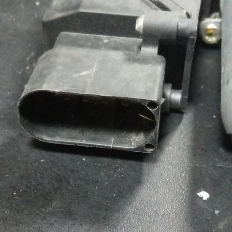 Мотор склопідйомника дверей передніх, правих 0130821698 BOSCH