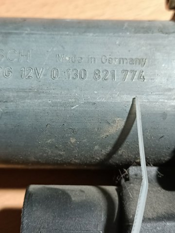Мотор склопідйомника дверей передніх, правих 0130821774 BOSCH