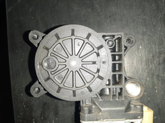 Мотор склопідйомника водійських дверей 0130821992 BOSCH