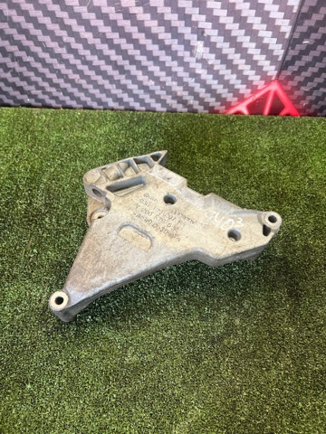 Кронштейн подушки (опори) двигуна, правої 03G199207F VAG