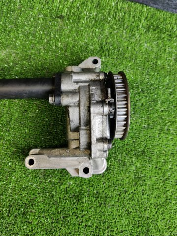 Масляний насос двигуна 03L115105B VAG