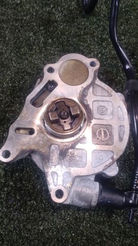 Насос вакуумний 03L145100 VAG