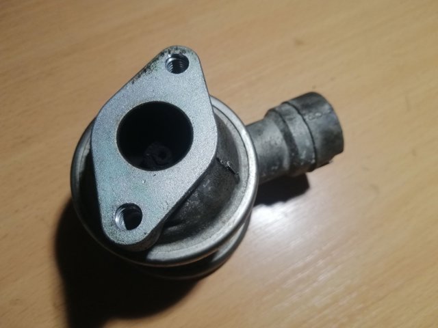 Клапан подачі вторинного повітря 06A131351 VAG