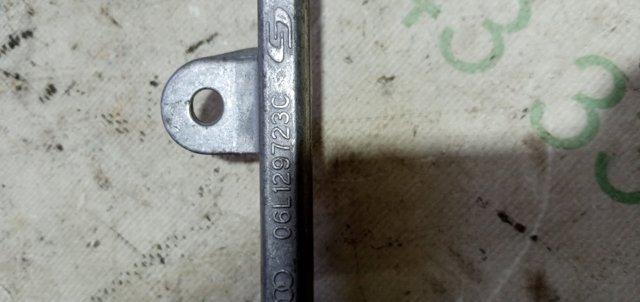 Кронштейн впускного колектора 06L129723C VAG