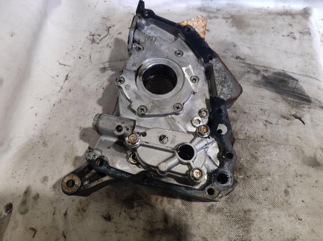 Насос маслозакачуючий 1064A035 MITSUBISHI