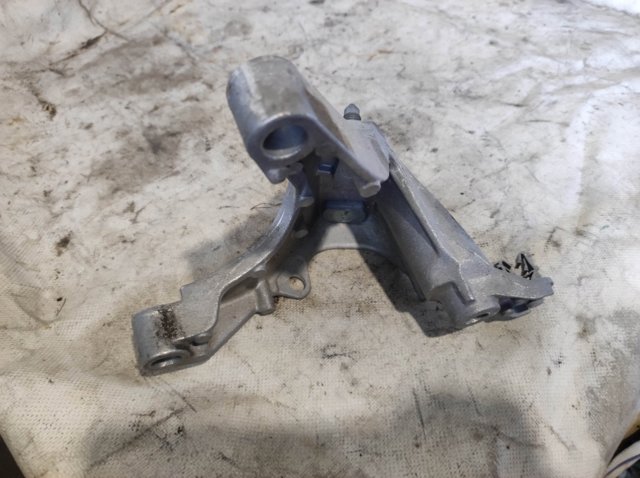Кронштейн подушки КПП 112531966R RENAULT