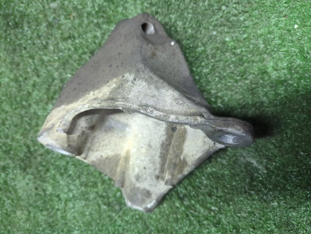 Кронштейн подушки (опори) двигуна, передньої 113320021R RENAULT