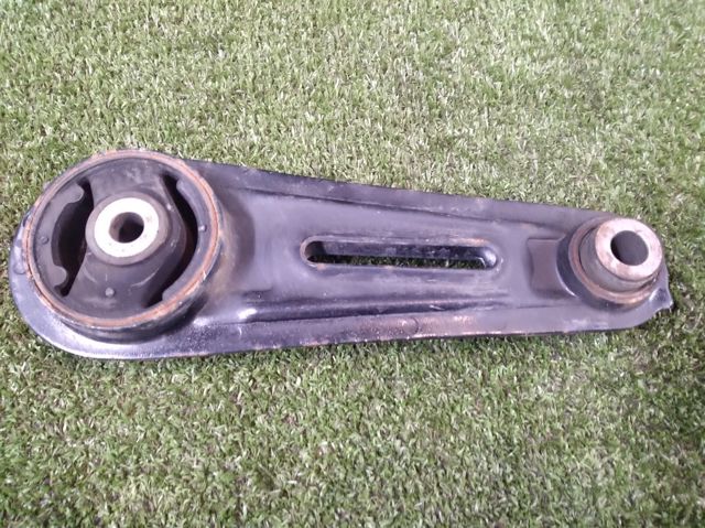 Подушка (опора) двигуна, ліва нижня 11360JD000 NISSAN