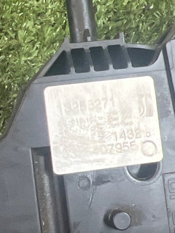 Замок водійських дверей 13258271 GM