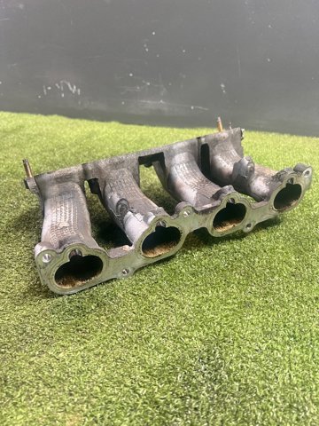 Колектор впускний нижній 14001AE010 NISSAN
