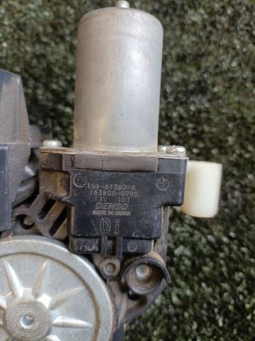 Замок задніх дверей 1638000790 TOYOTA