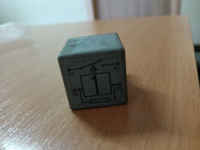 Реле передпускового підігрівача 171906383 VAG