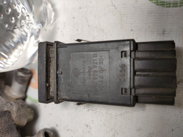 Вимикач обігріву заднього скла 1H0959621B VAG