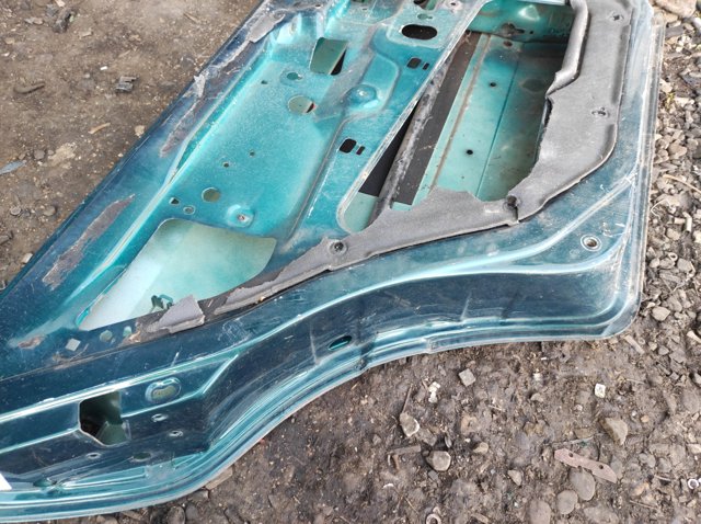 Двері пасажирськи задні ліві Фольксваген Венто