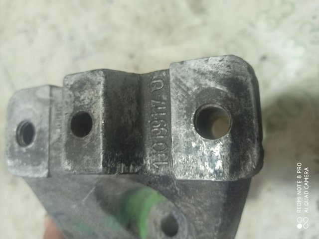 Кронштейн подушки КПП, лівий 1J0199117Q VAG