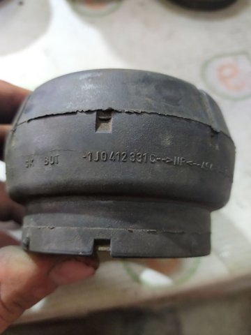 Кріплення переднього амортизатора 1J0412331C VAG