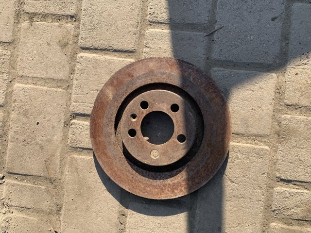 Гальмо дискове переднє 1J0615301R VAG