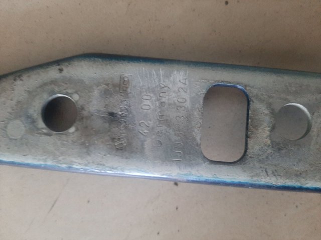 Завіса капота права 1J0823302A VAG