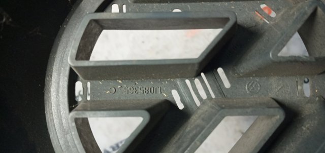 Накладка решітки радіатора 1J0853653C VAG