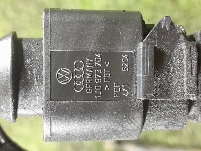 Роз'єм (фішка) заднього ліхтаря 1J0973704 VAG