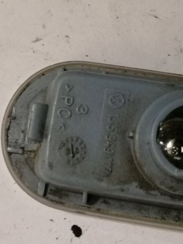 Повторювач повороту в крило 1J5949117 VAG