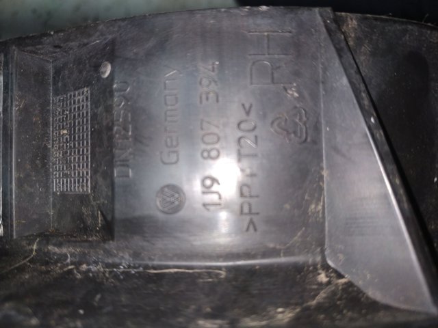 Кронштейн бампера заднього, правий 1J9807394 VAG