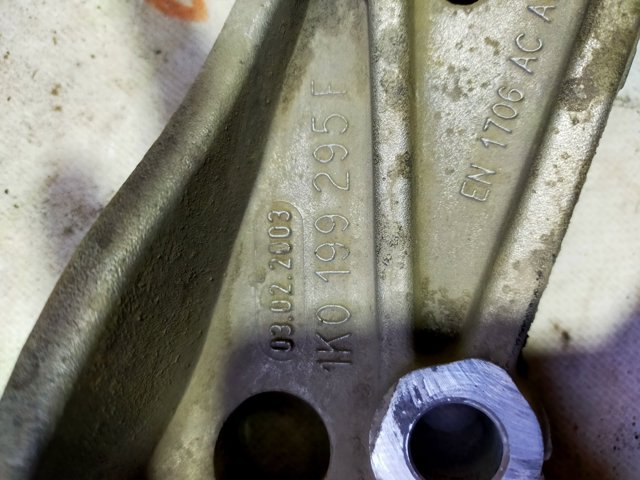 Кронштейн передньої балки 1K0199295F VAG