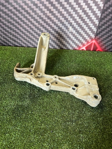 Кронштейн передньої балки 1K0199296F VAG