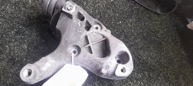 Кронштейн компресора кондиціонера 1K0260885B VAG