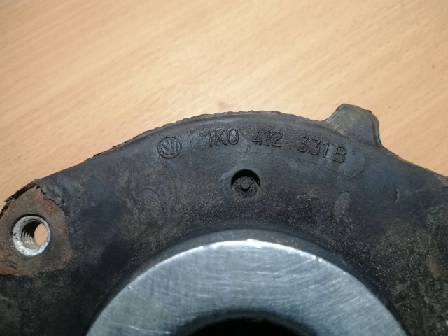 Кріплення переднього амортизатора 1K0412331B VAG
