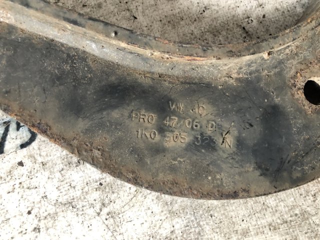 Балансир задній верхній, лівий/правий 1K0505323N VAG