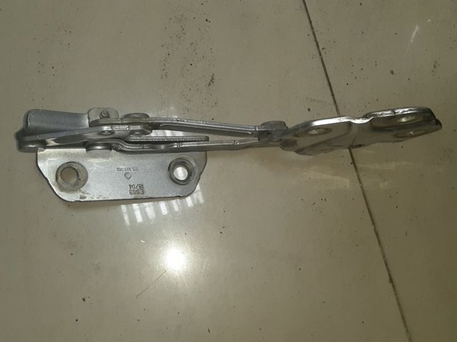 Петля капота, права 1T0823302 VAG
