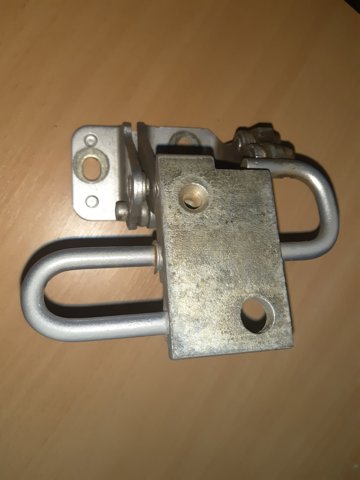 Завіса дверей задніх правих 1T0833412A VAG