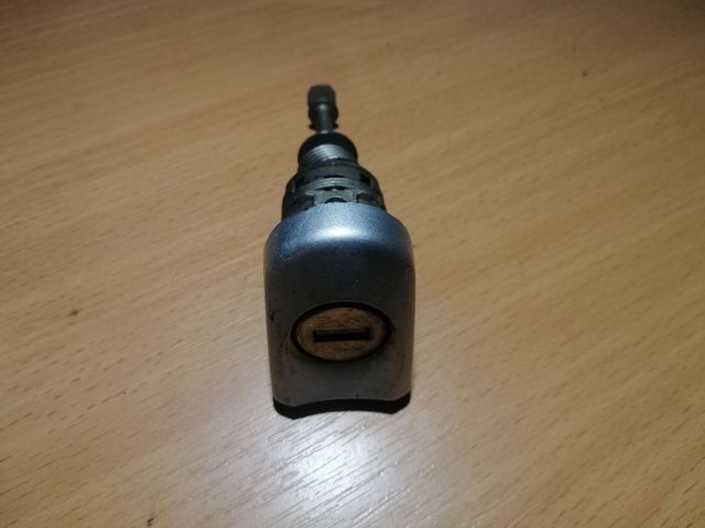Лічинка замка лівих дверей 1T0837167A VAG