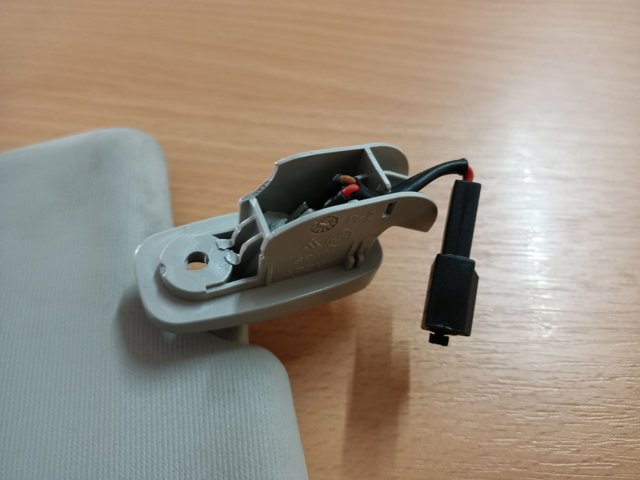 Козирок 1T08575522F4 VAG